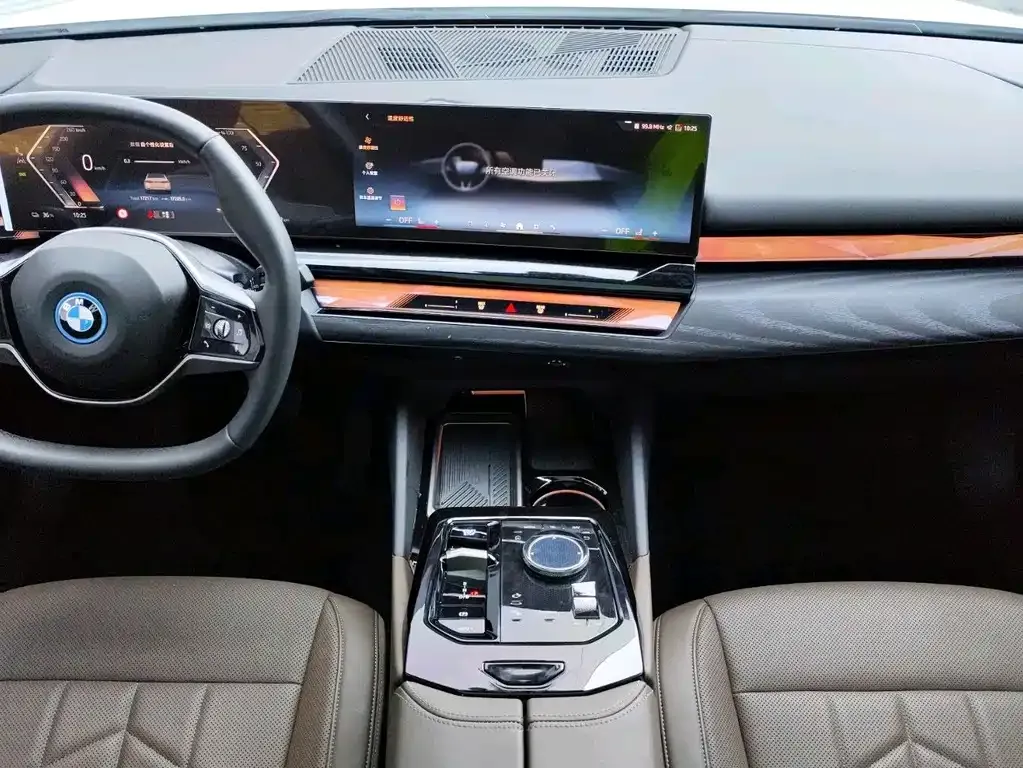 BMW i5 — фото 8