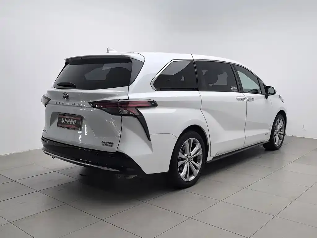 Toyota Sienna — фото 2