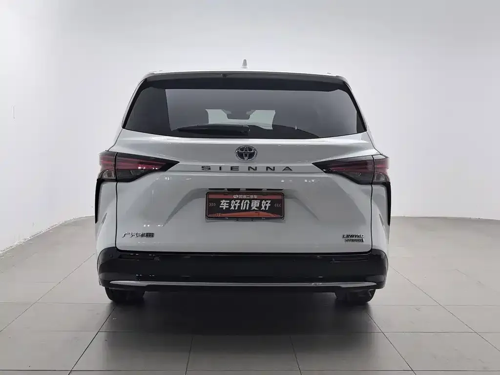 Toyota Sienna — фото 10