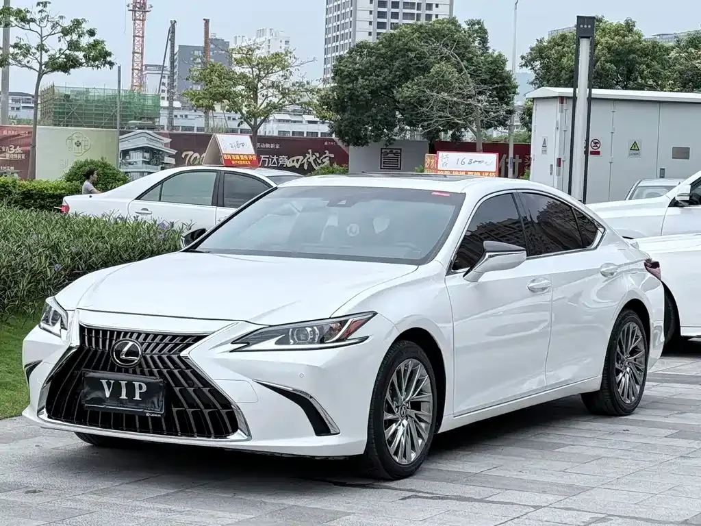 Lexus ES — фото 1