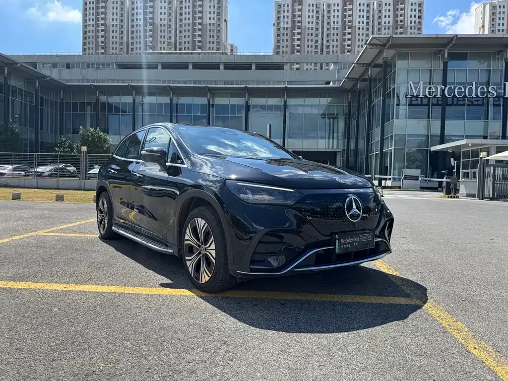 Mercedes-Benz EQE SUV — фото 8