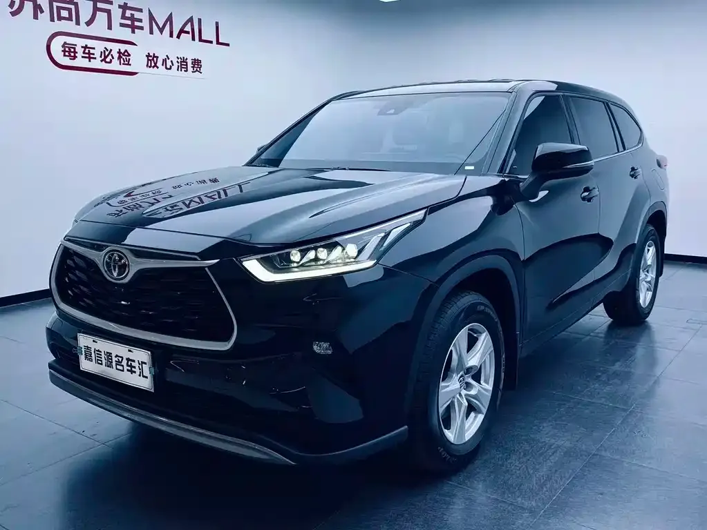 Toyota Highlander — фото 1