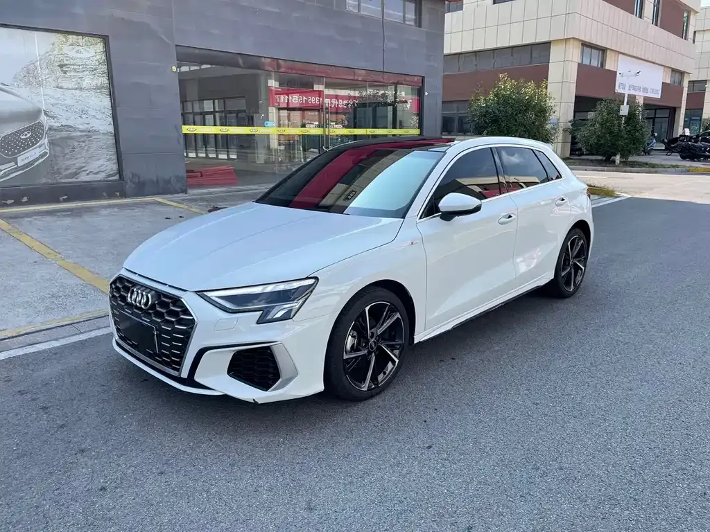 Audi A3 — фото 1