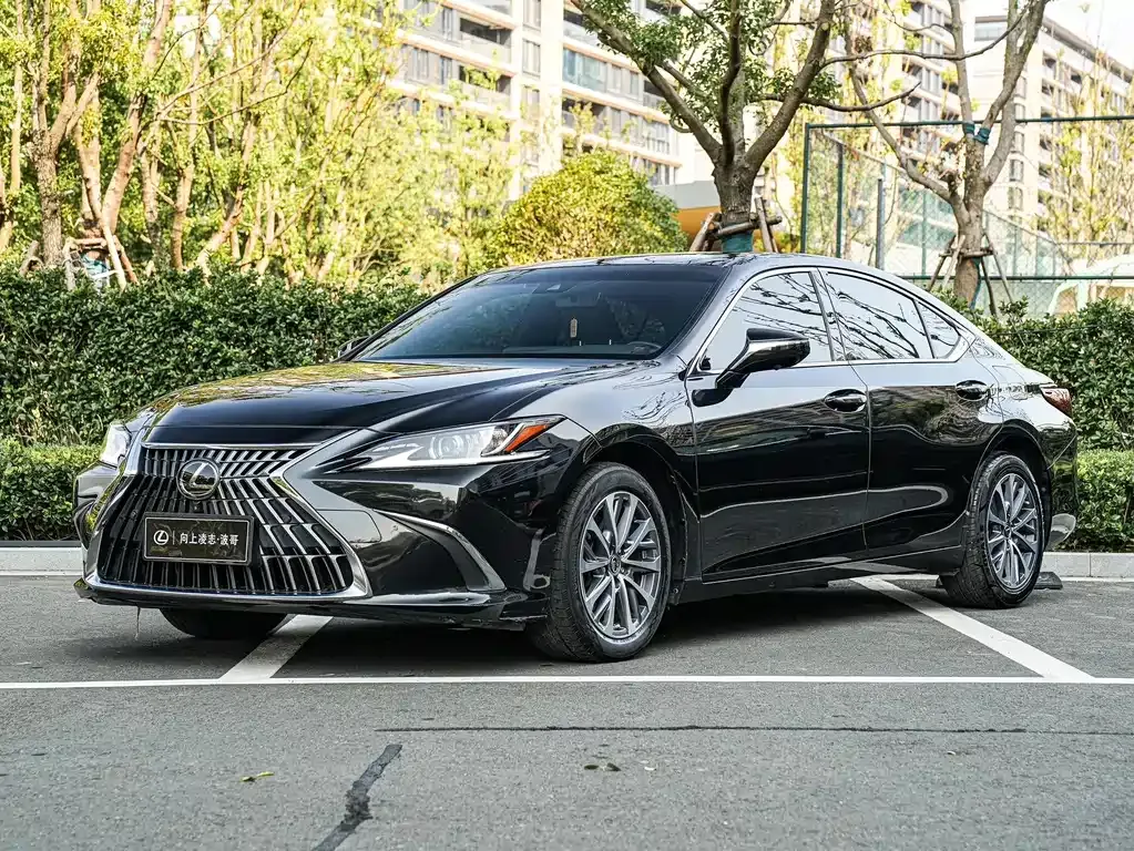 Lexus ES — фото 1