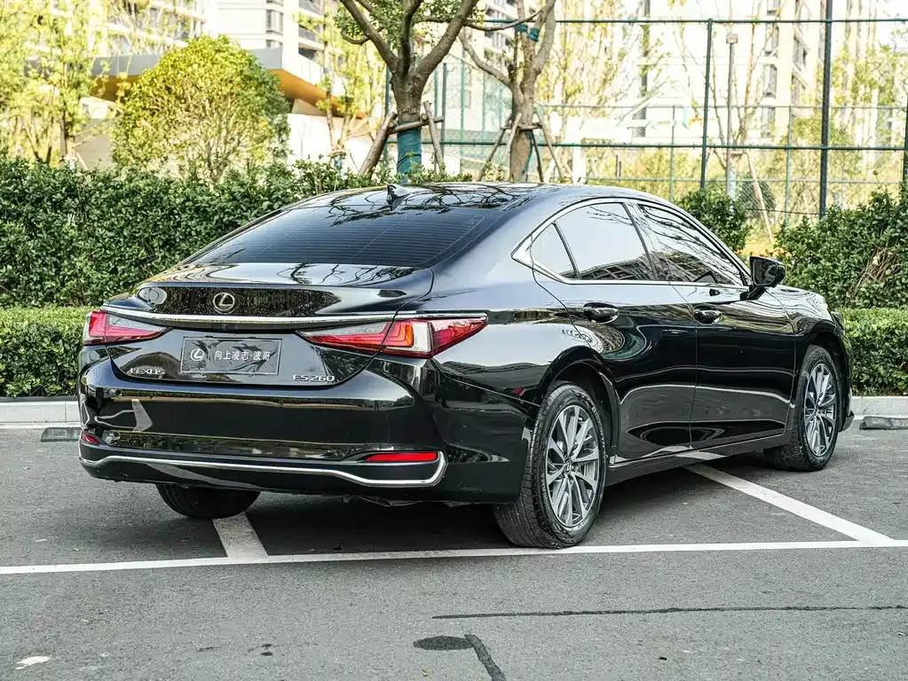 Lexus ES — фото 7