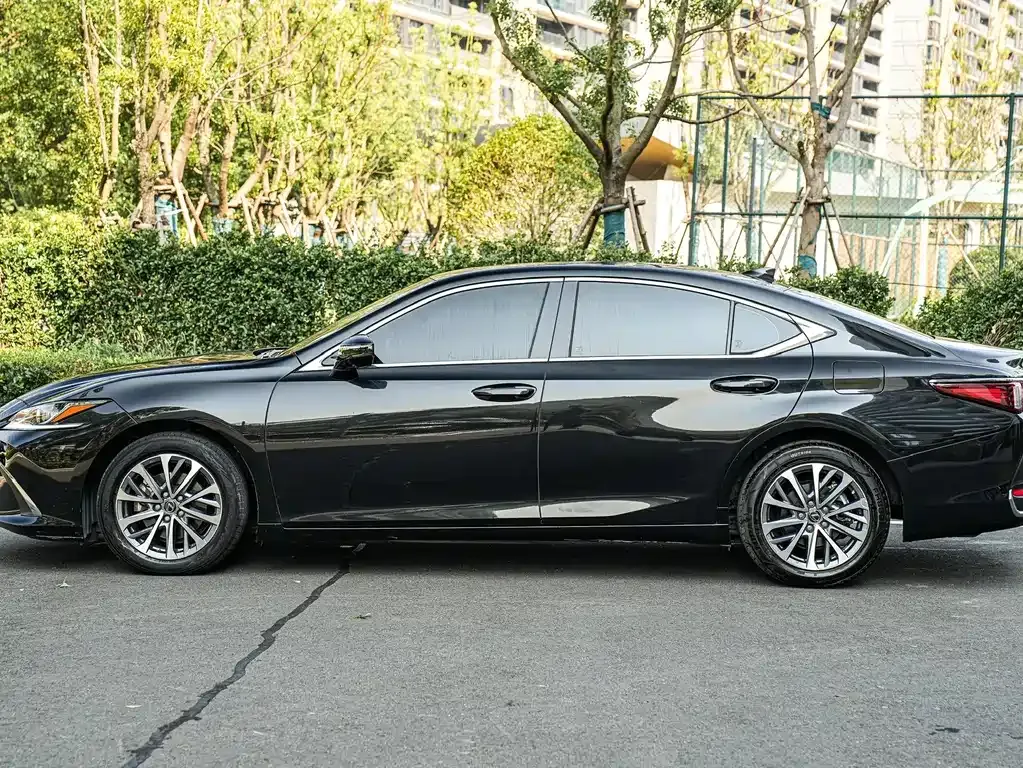 Lexus ES — фото 5