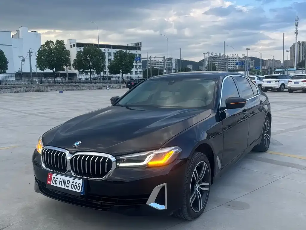BMW 5 Series — фото 1