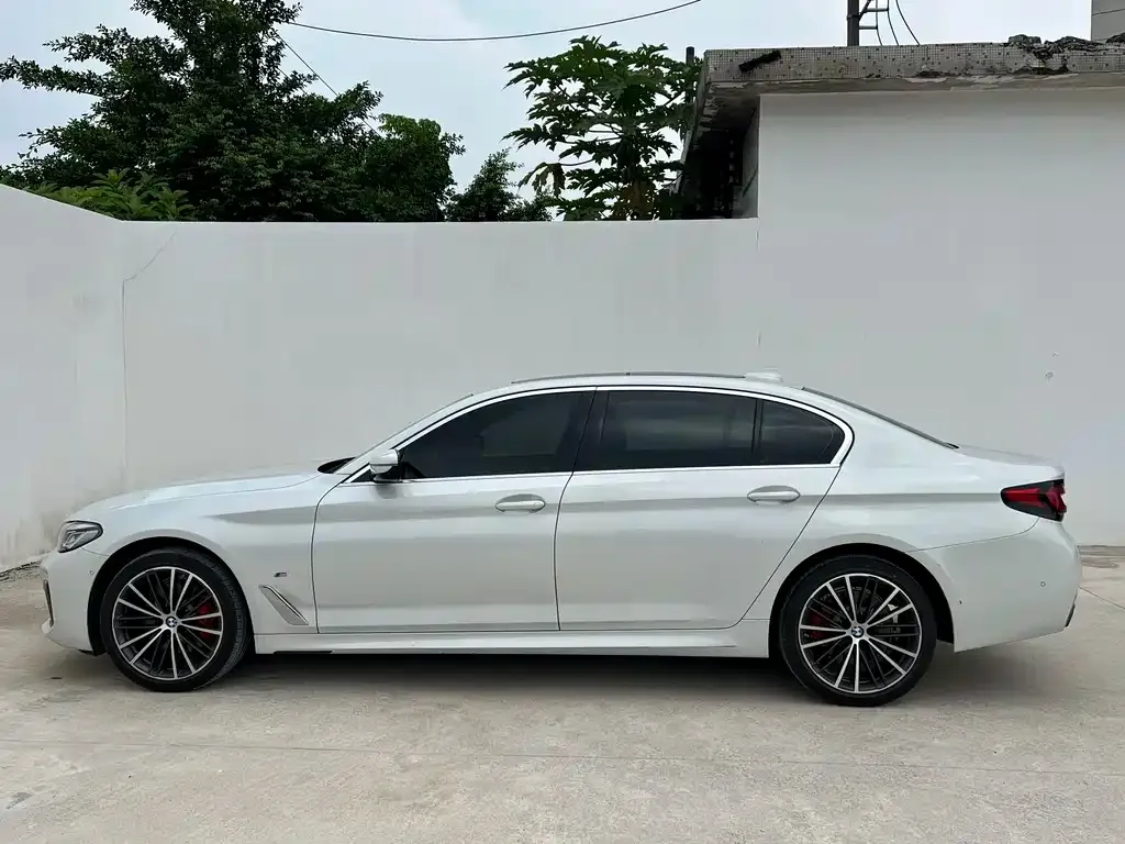 BMW 5 Series — фото 2