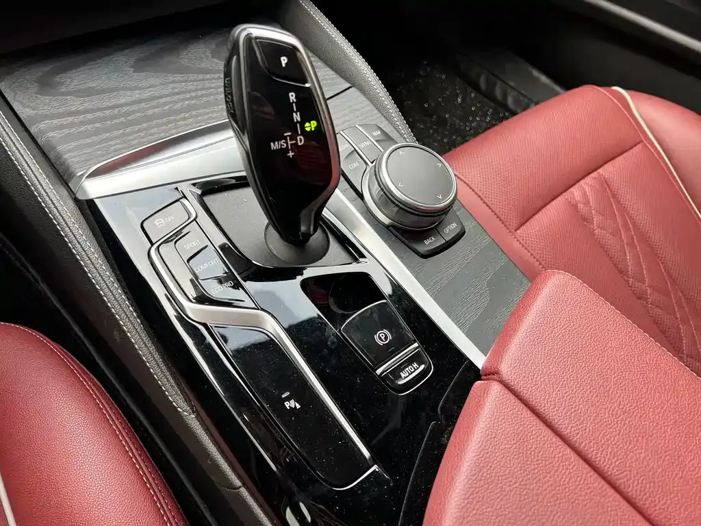 BMW 5 Series — фото 10