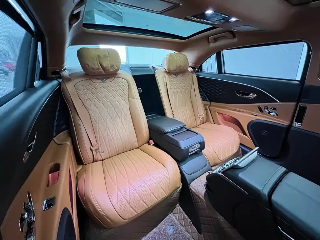 Bentley Flying Spur — фото 5