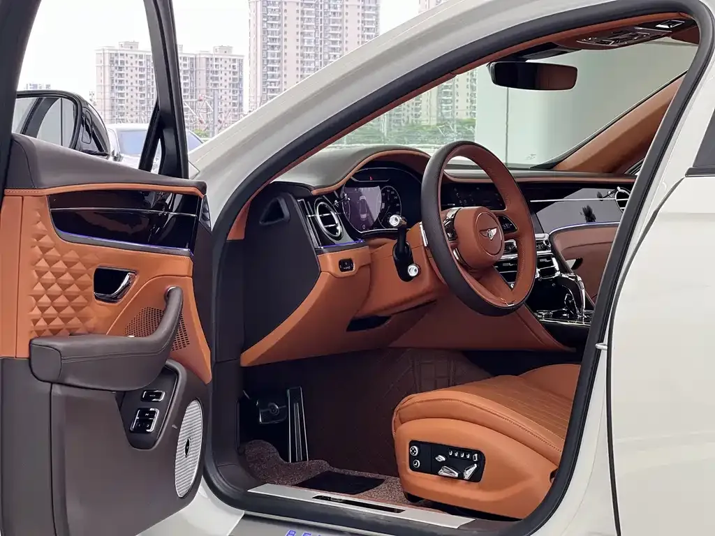 Bentley Flying Spur — фото 8
