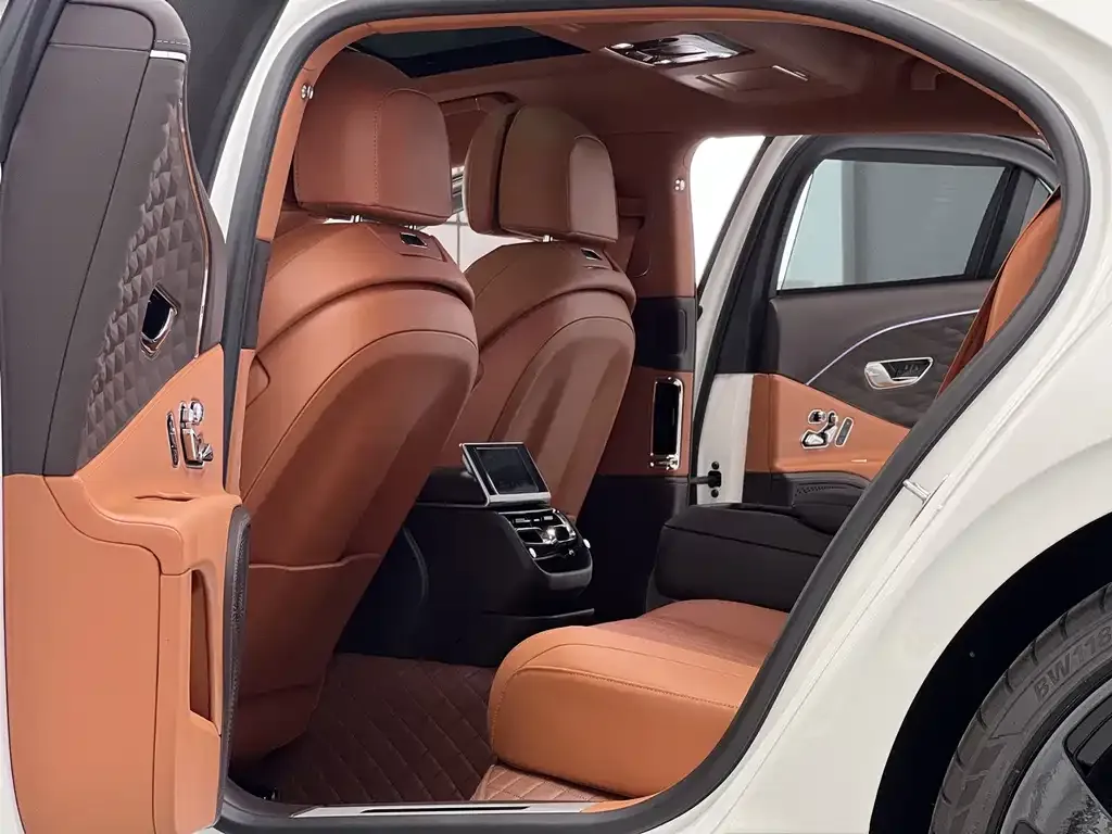 Bentley Flying Spur — фото 4