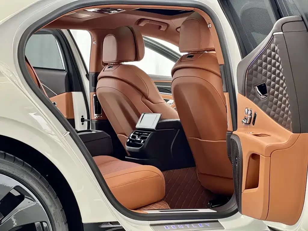 Bentley Flying Spur — фото 10