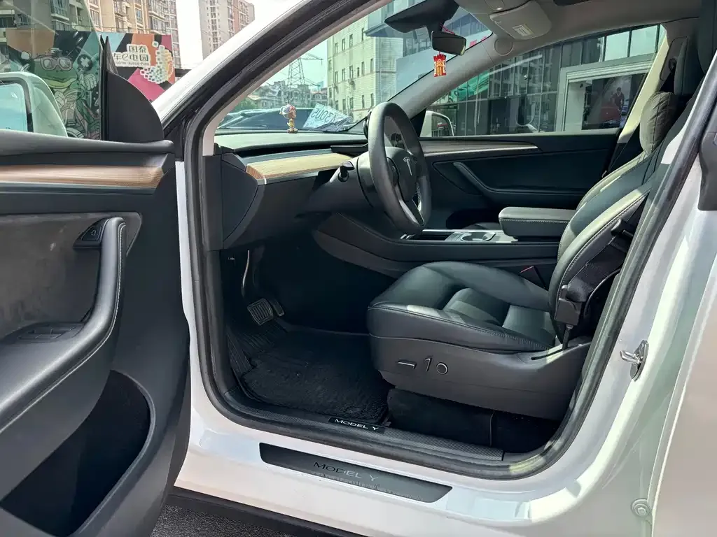 Tesla Model Y — фото 7