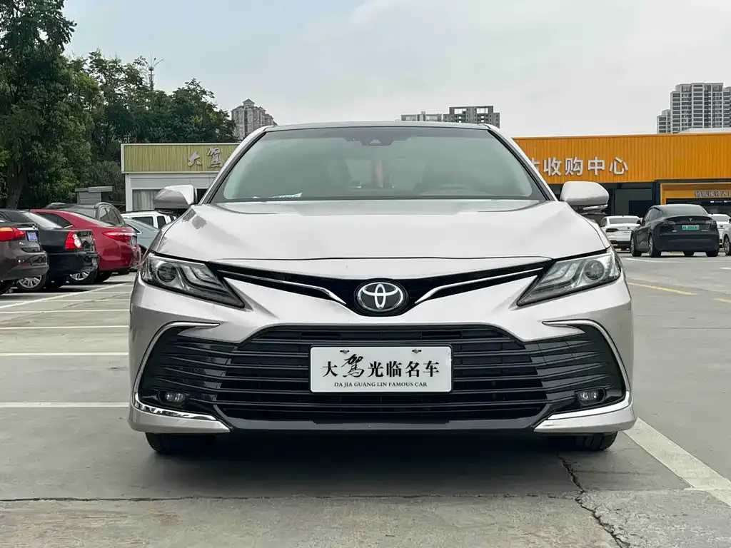Toyota Camry — фото 6