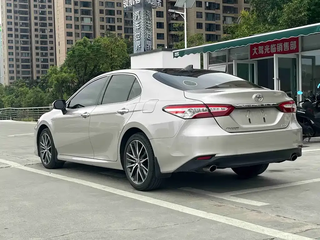 Toyota Camry — фото 7