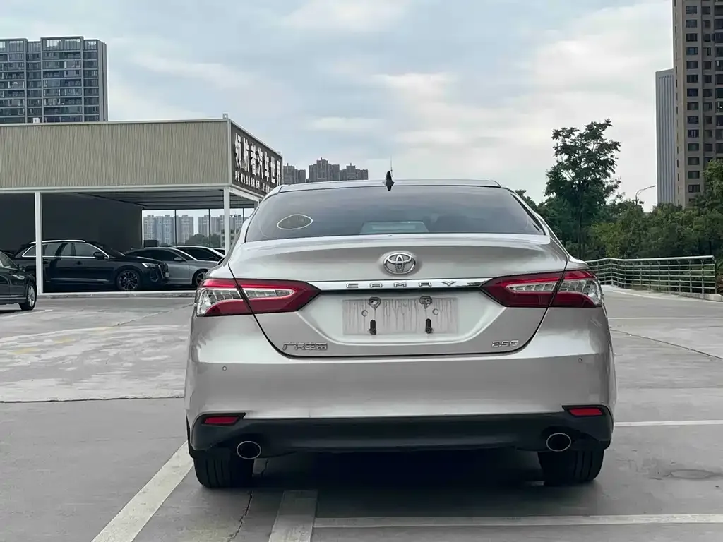 Toyota Camry — фото 4