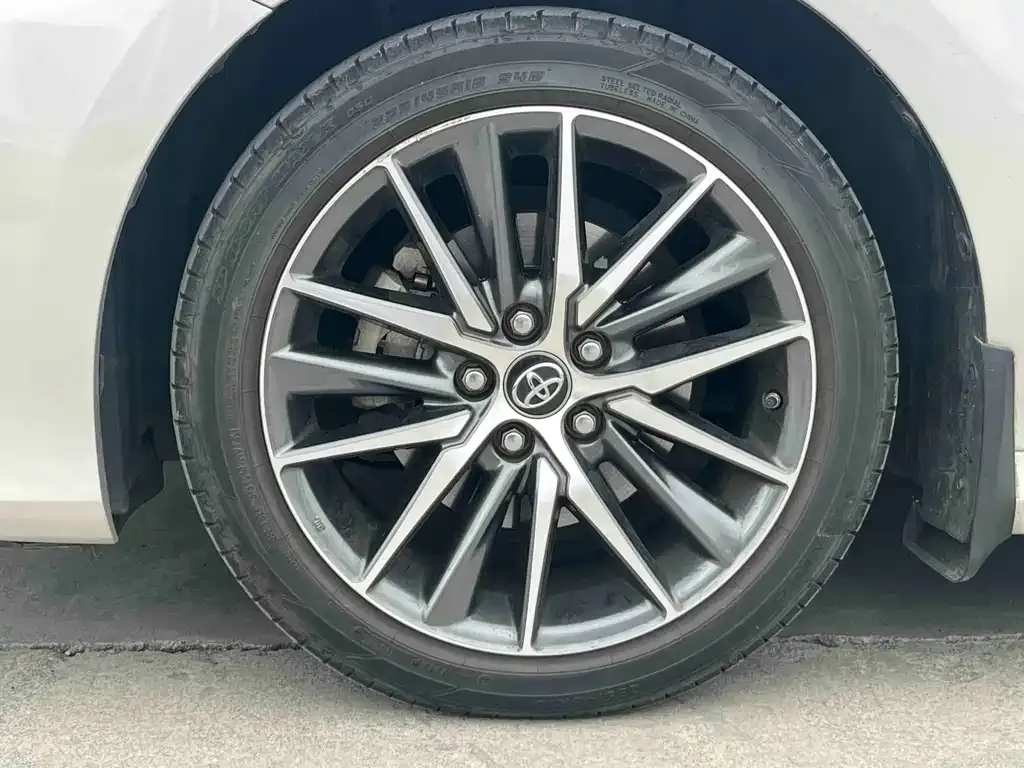 Toyota Camry — фото 3