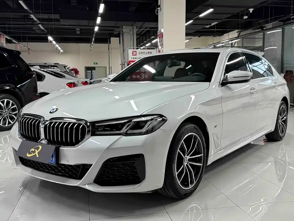 BMW 5 Series — фото 1