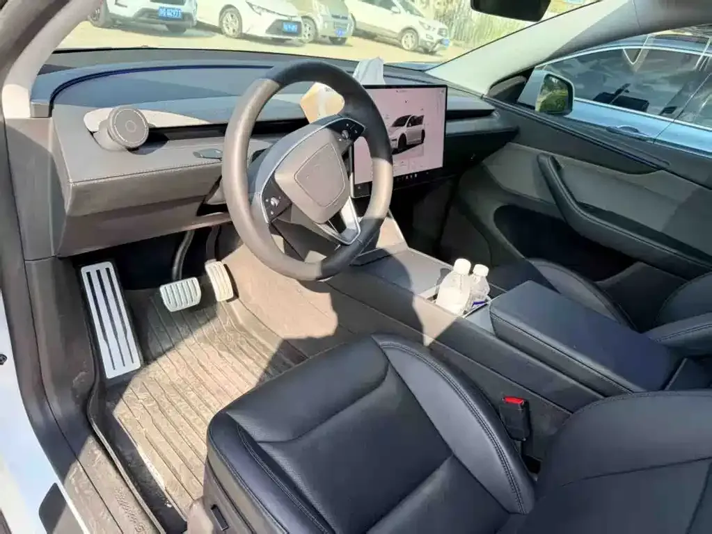 Tesla Model Y — фото 8