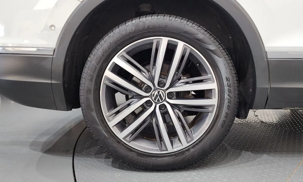 Volkswagen Tiguan — фото 10