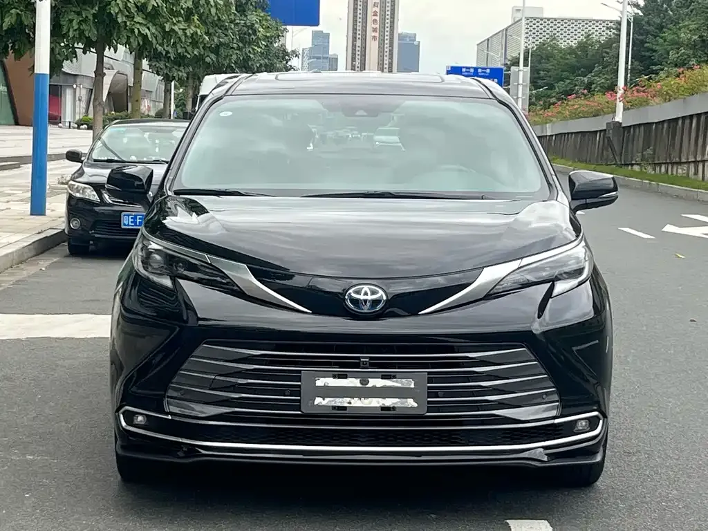 Toyota Sienna — фото 5