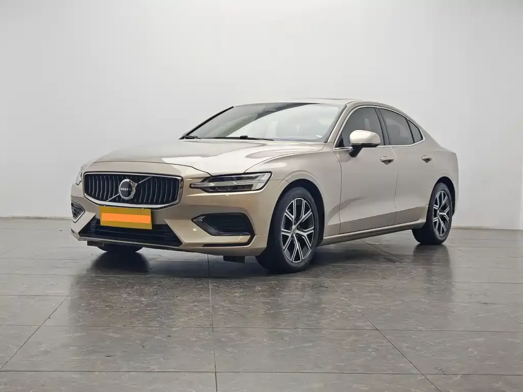 Volvo S60 — фото 1