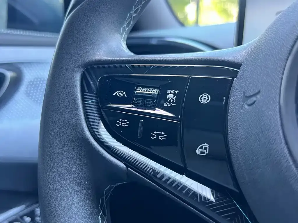 BYD Seal — фото 8