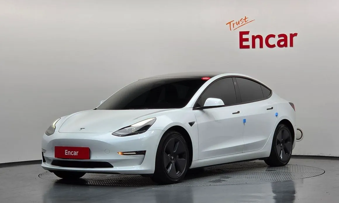 Tesla Model 3 — фото 1