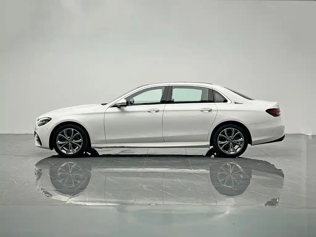 Mercedes-Benz E-Class — фото 6