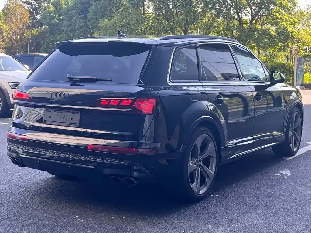 Audi SQ7 — фото 9