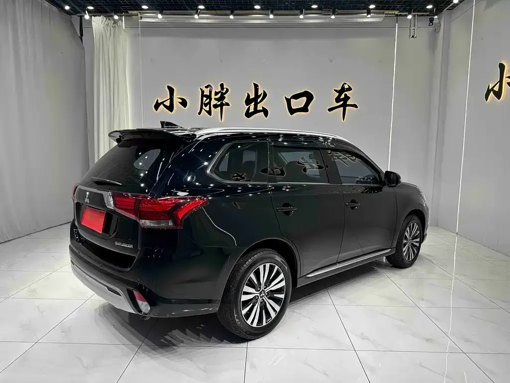 Mitsubishi Outlander — фото 9