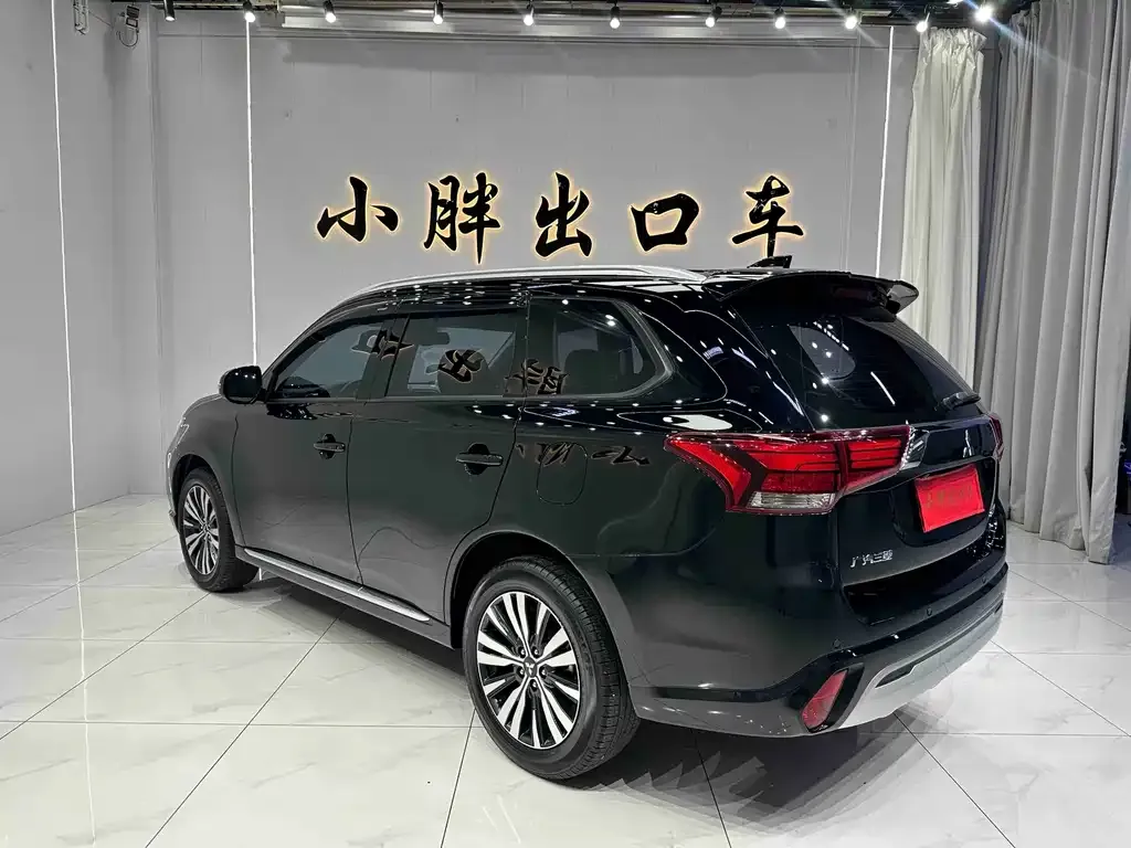 Mitsubishi Outlander — фото 2