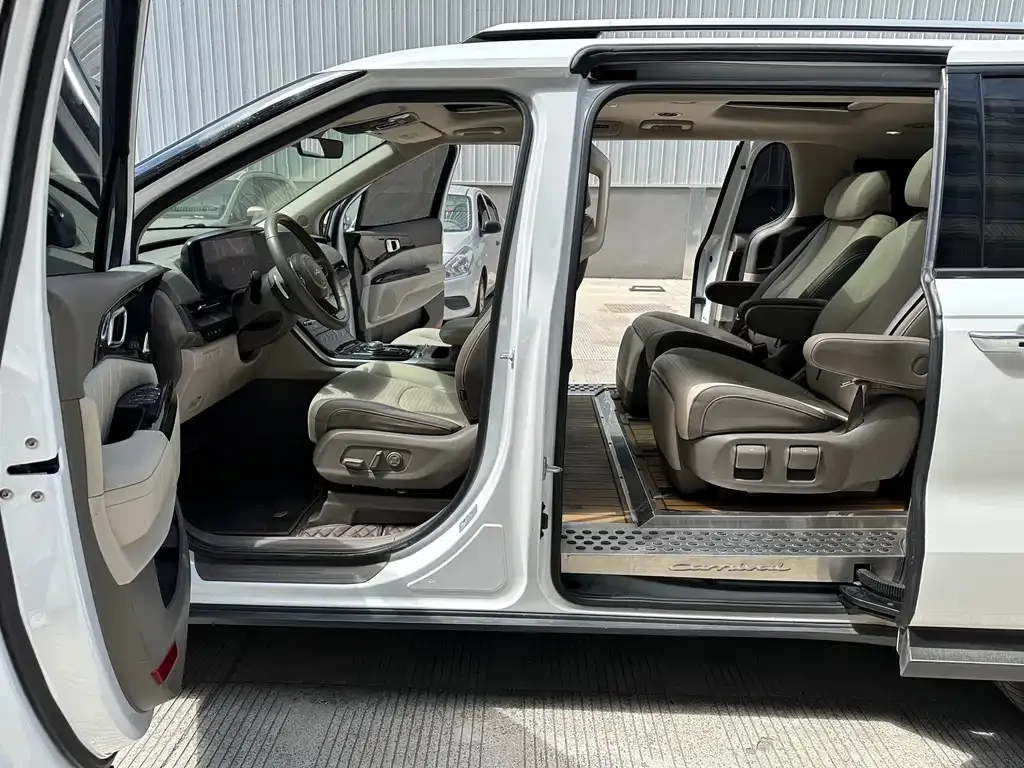 Kia Carnival — фото 2