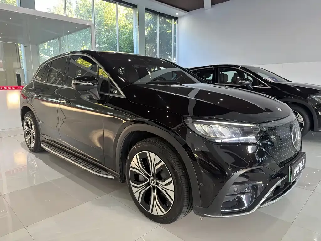 Mercedes-Benz EQE SUV — фото 4