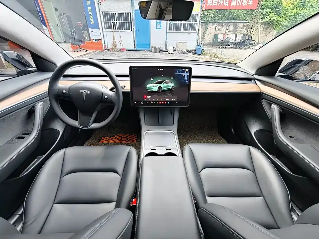 Tesla Model 3 — фото 3