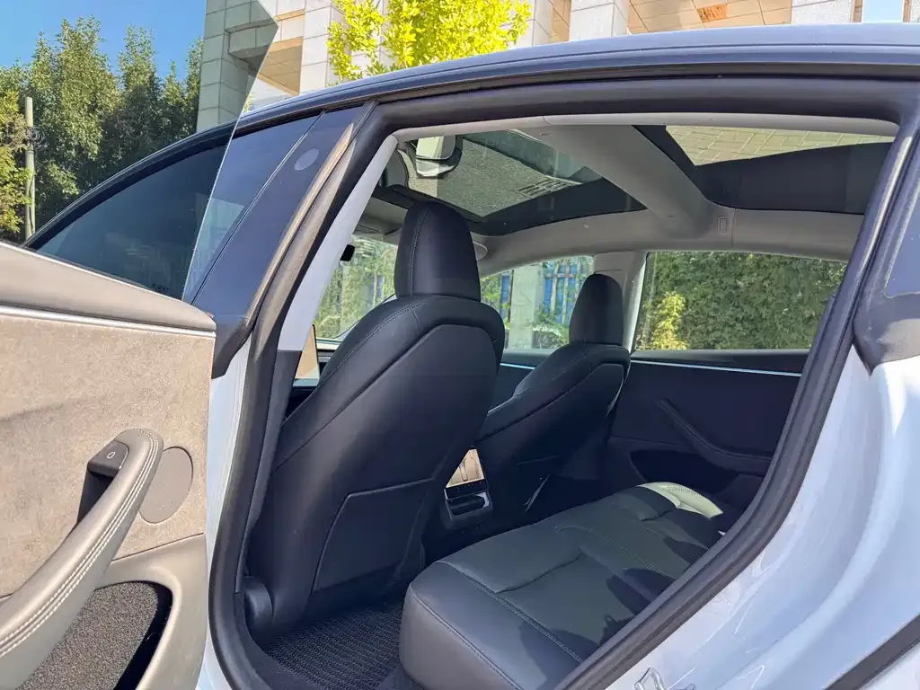 Tesla Model 3 — фото 10