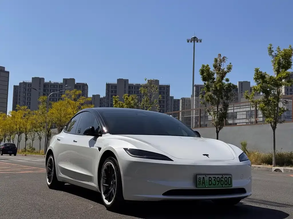 Tesla Model 3 — фото 9