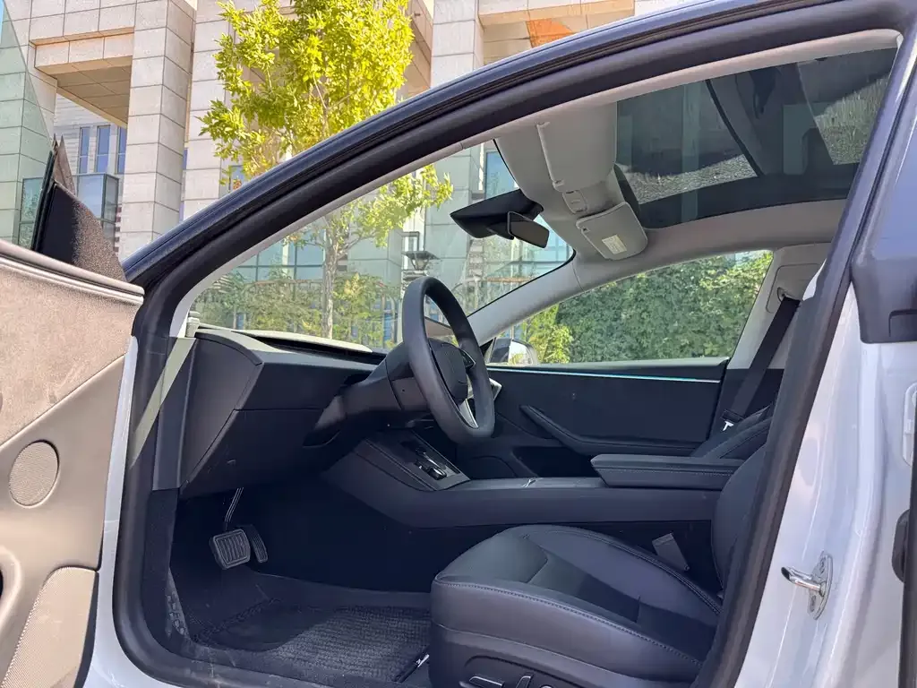 Tesla Model 3 — фото 6