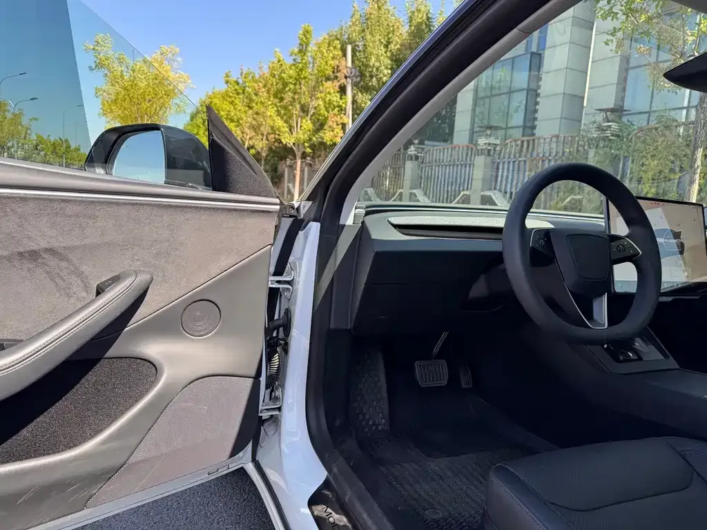 Tesla Model 3 — фото 2