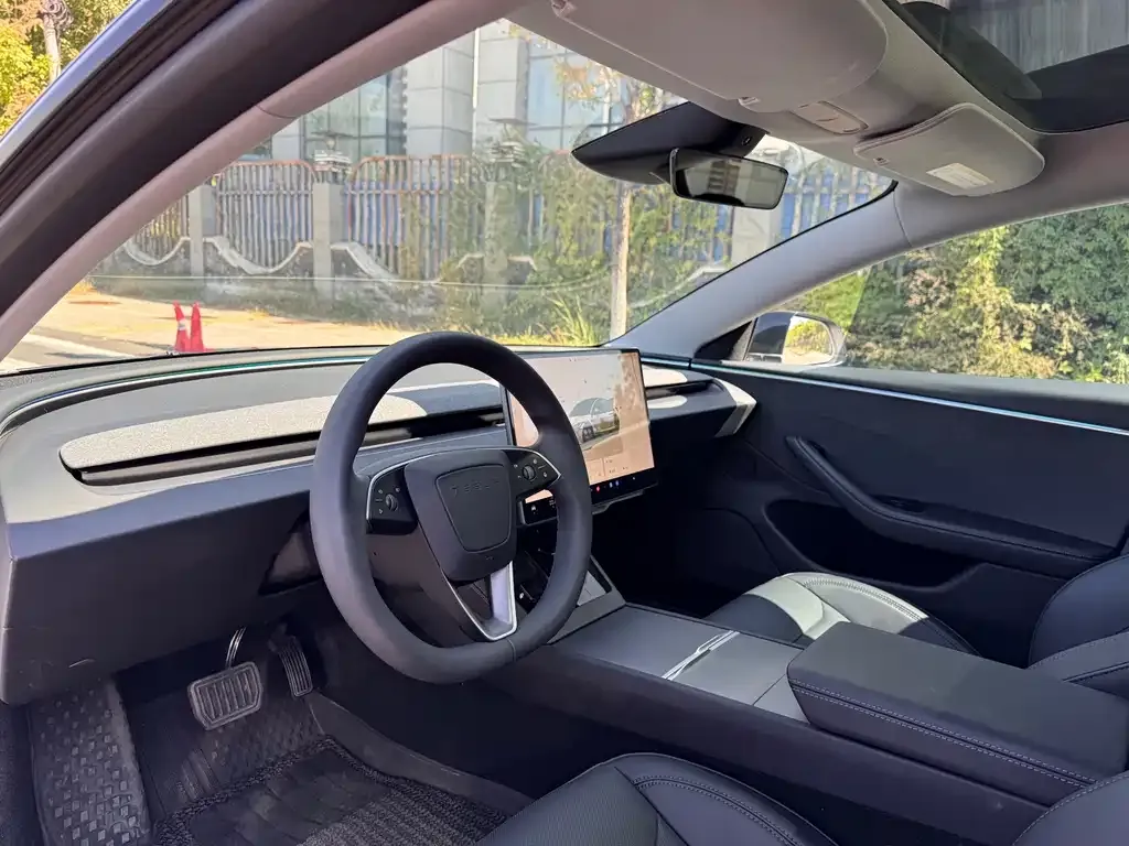 Tesla Model 3 — фото 7