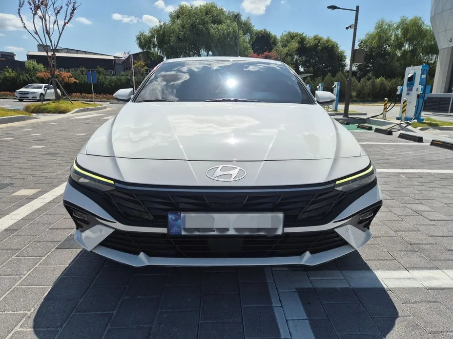 Hyundai AVANTE — фото 1
