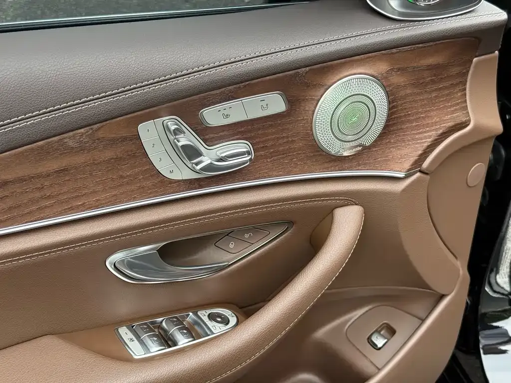 Mercedes-Benz E-Class — фото 6
