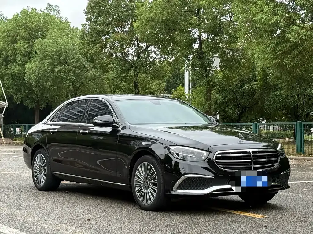 Mercedes-Benz E-Class — фото 10