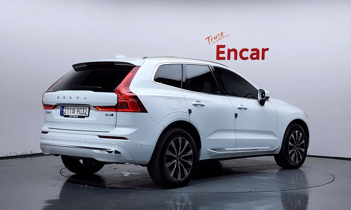 Volvo XC60 — фото 9