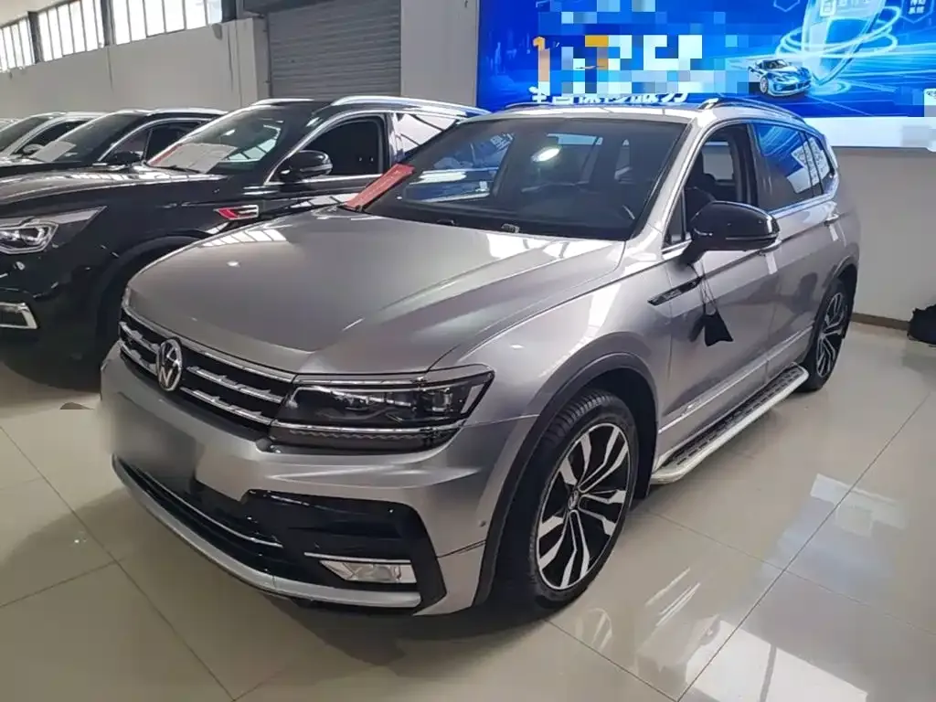 Volkswagen Tiguan L — фото 1