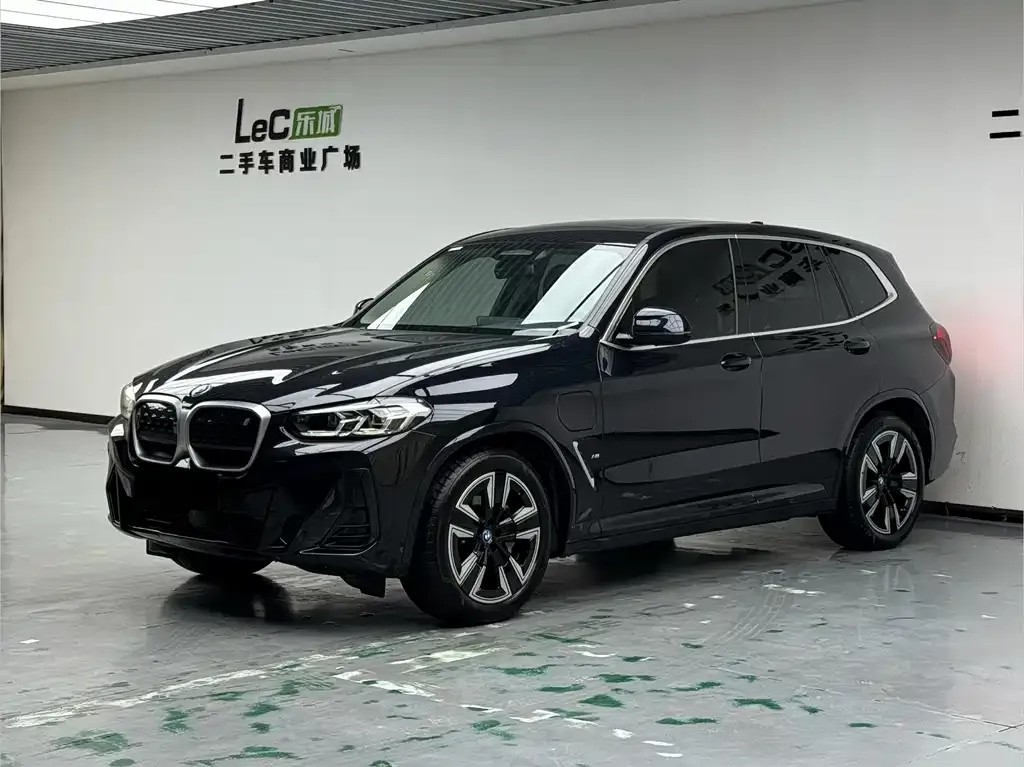 BMW iX3 — фото 1