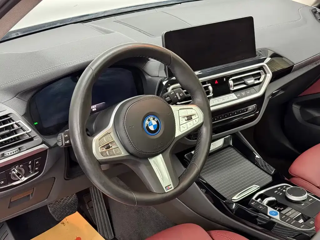BMW iX3 — фото 10
