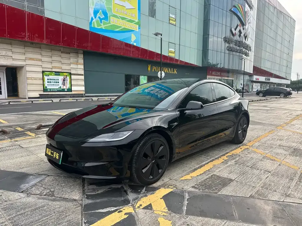 Tesla Model 3 — фото 1