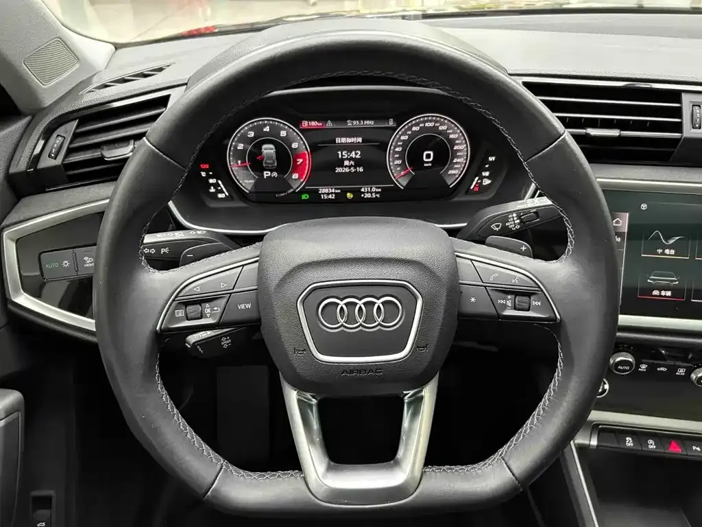 Audi Q3 — фото 6